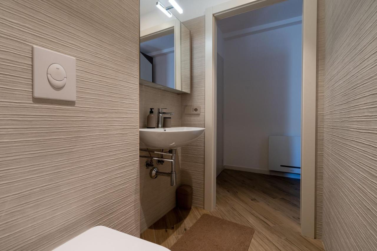 Aurealiving - Trastevere Suite With Rooftop & Gym, Your Place In Roma Esterno foto