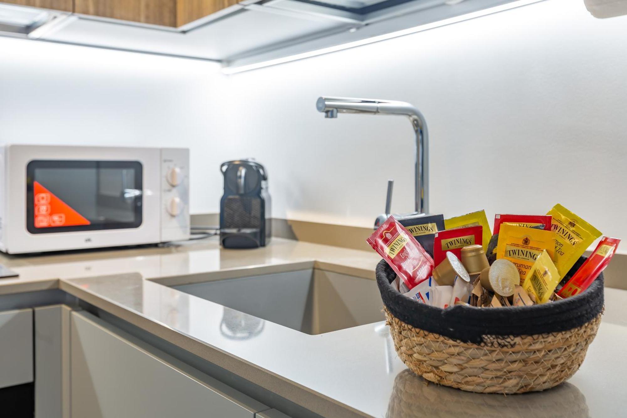 Aurealiving - Trastevere Suite With Rooftop & Gym, Your Place In Roma Esterno foto